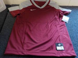 lot 188 image: 8 Dri Fit Nike Boys size S Maroon a...