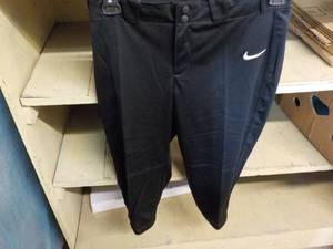 lot 191 image: 6 Nike Girls size XL Black Softball...