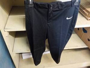 lot 193 image: 6 Nike Girls size XL Black Softball...