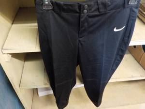 lot 194 image: 6 Nike Girls size XL Black Softball...