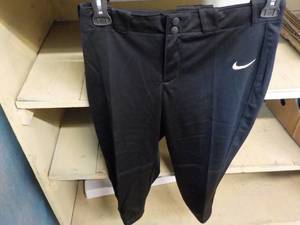 lot 195 image: 6 Nike Girls size XL Black Softball...