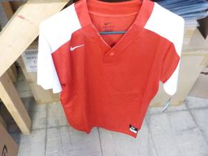 lot 206 image: 6 Nike Mens size M Red and White D...