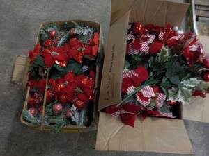 lot 331 image: Xmas Dcor...
