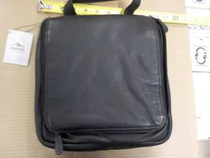lot 401 image: Canyon Leather Hanging Travel Bag...