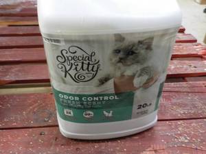 lot 59 image: Special Kitty 20 lb. Jug Odor Contr...
