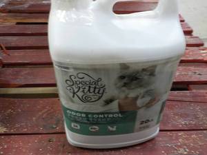 lot 60 image: Special Kitty 20 lb. Jug Odor Contr...