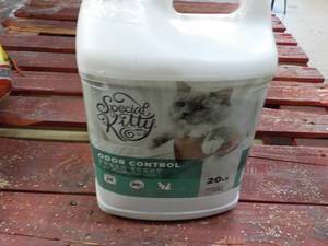 lot 61 image: Special Kitty 20 lb. Jug Odor Contr...