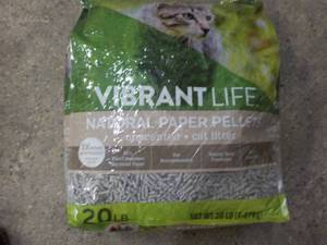 lot 65 image: 20 lb.  Bag Vibrant Life Unscented ...