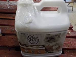 lot 68 image: 14 lb. Jug Special Kitty Cat Litter...
