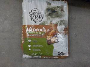 lot 74 image: Special Kitty 14 lb. Bag Cat Food...