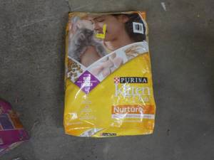 lot 75 image: Purina Kitten Chow 14 lb. Bag...