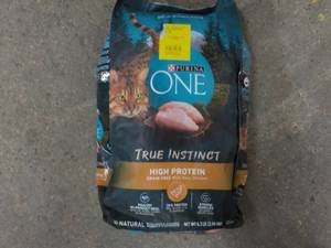 lot 77 image: Purina One Cat Food...