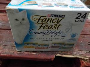 lot 91 image: Purina Fancy Feast 24 Cans Cat Food...