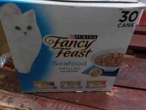 lot 92 image: Purina Fancy Feast 30 Cans Cat Food...