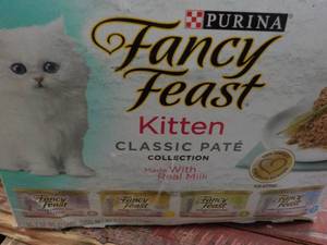 lot 96 image: Purina Fancy Feast 12 Cans Cat Food...