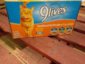 lot 98 image: 9 Lives 24 Cans Cat Food...