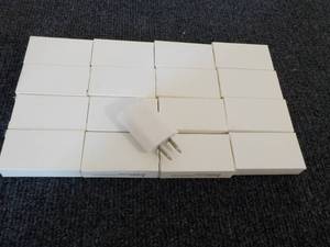lot 128 image: 17 Wall Chargers...