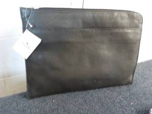 lot 139 image: Canyon Leather Carrying Case...