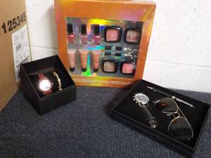 lot 158 image: Glitz and Glam Gift Sets, Watch and...