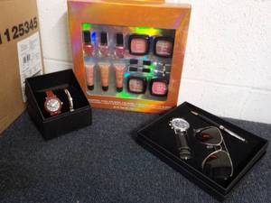 lot 160 image: Glitz and Glam Gift Sets, Watch and...