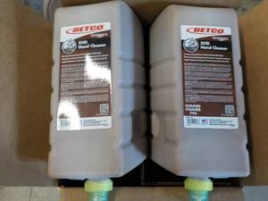 lot 4 image: 2 - 4 Liter BETCO XHD Hand Cleaner...