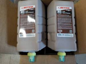 lot 5 image: 2 - 4 Liter BETCO XHD Hand Cleaner...