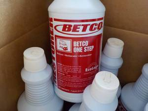 lot 6 image: Case of 12 Qt Bottles Betco One Ste...