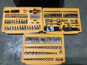14 in. and 38 in. Drive 90-Tooth Standard and Deep SAEMetric Mechanics Tool Set in 3-Drawer Storage Box (232-Piece) by GEARWRENCH Customer Returns See Pictures
