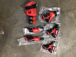 M12 12-Volt Lithium-Ion Cordless Combo Tool Kit with Two 1.5 Ah Batteries, 1 Charger, 1 Tool Bag (4-Tool) by Milwaukee Customer Returns See Pictures