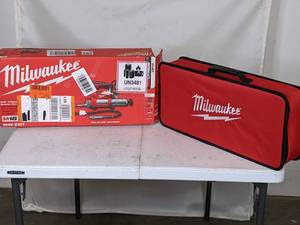 lot 19 image: M18 18-Volt Lithium-Ion Cordless Grease Gun 2-Speed with (1) 1.5Ah Batteries, Charger, Tool Bag