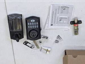 lot 221 image: SmartCode 913 Touchpad Electronic Deadbolt Featuring SmartKey Security