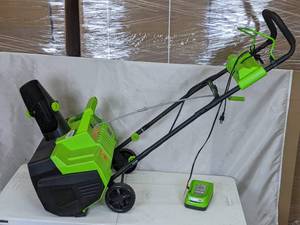 lot 290 image: Earthwise 22 in. 40-Volt Cordless Electric Snow Thrower