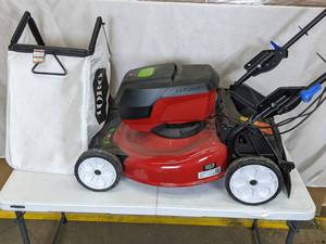 lot 295 image: Toro Recycler 21 in. SmartStow 60-Volt Lithium-Ion Brushless Cordless Battery Walk Behind Mower