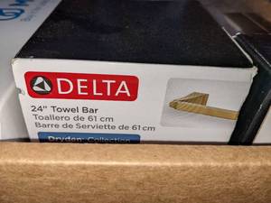 lot 127 image: Lot of Towel Bars & Rings