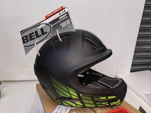 lot 135 image: Bell Drop Youth BMX Bike and Skate Helmet, 7106369, Matte Black