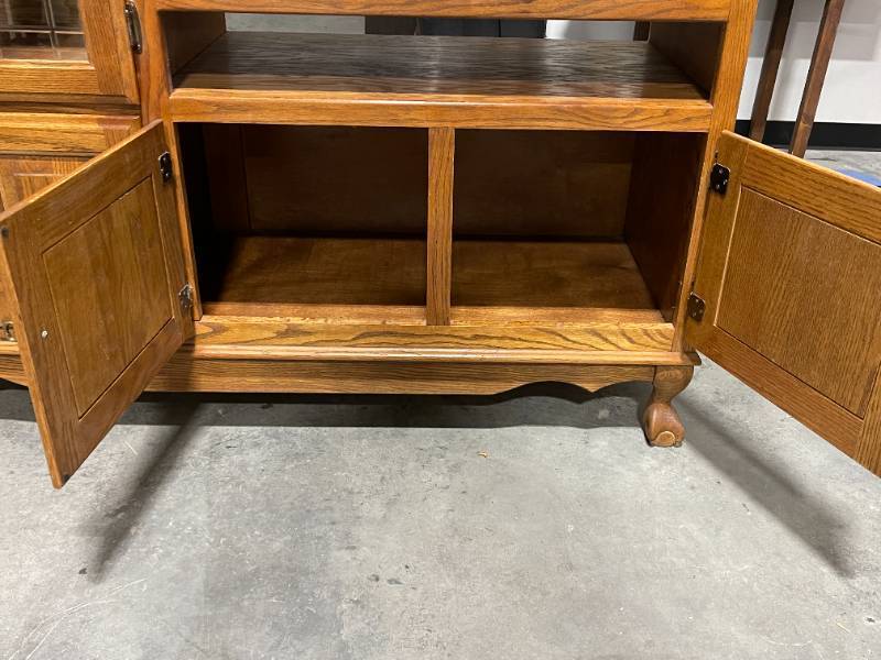 lot 78 image: Entertainment Stand