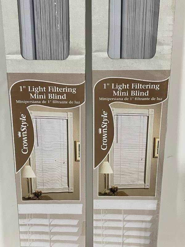 lot 77 image: 2 Mini Blinds