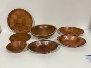 lot 68 image: Variety of Wooden Bowls and Platters