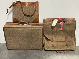 lot 72 image: Vintage Hartmann Luggage Tweed Set of Three