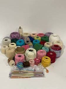 lot 28 image: Lot of Crocheting Items