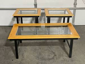 lot 32 image: Coffee and End Tables