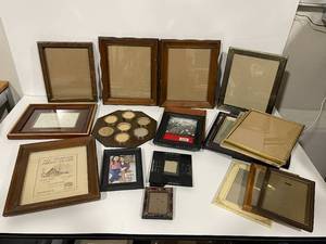 lot 35 image: Assorted Photo Frames