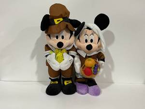 lot 4 image: Mickey & Minnie Mouse Plush Holiday Greeter
