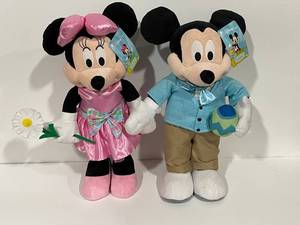 lot 6 image: Mickey & Minnie Mouse Plush Holiday Greeter