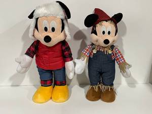 lot 7 image: Mickey Mouse Plush Holiday Greeter
