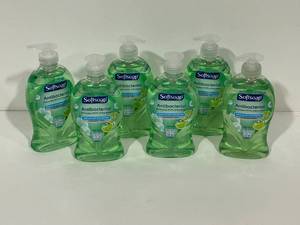 lot 10 image: 6 Bottles Softsoap Hand Soap
