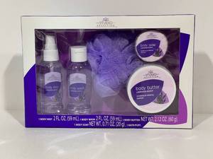 lot 53 image: Studio Selection Bath Set
