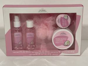 lot 54 image: Studio Selection Bath Set