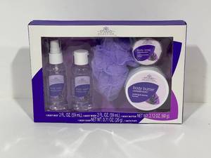 lot 55 image: Studio Selection Bath Set