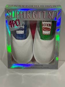 lot 87 image: Slipper Gift Set